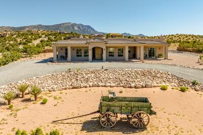84 Camino Redondo, Placitas 