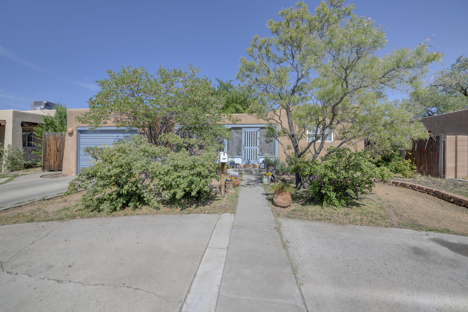 612 Girard Boulevard NE - Main Image