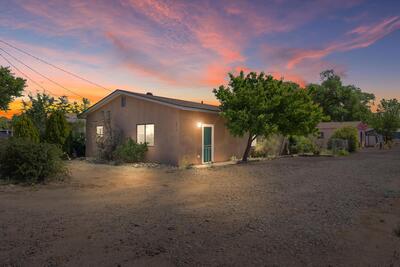 2012 FOOTHILL Drive SW, Albuquerque