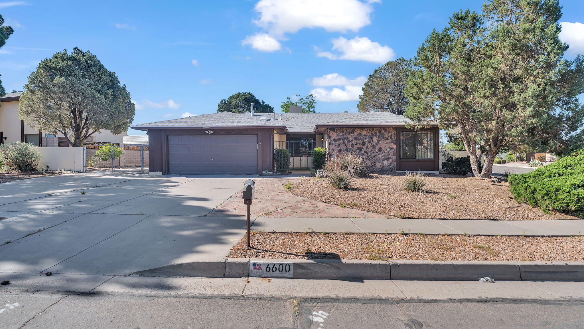 6600 AVENIDA LA COSTA NE - Main Image
