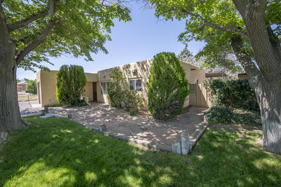 3027 GENERAL CHENNAULT Street NE, Albuquerque