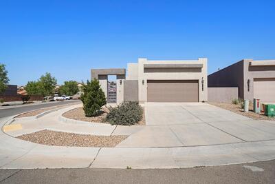 1672 TIERRA VERDE Loop, Los Lunas 