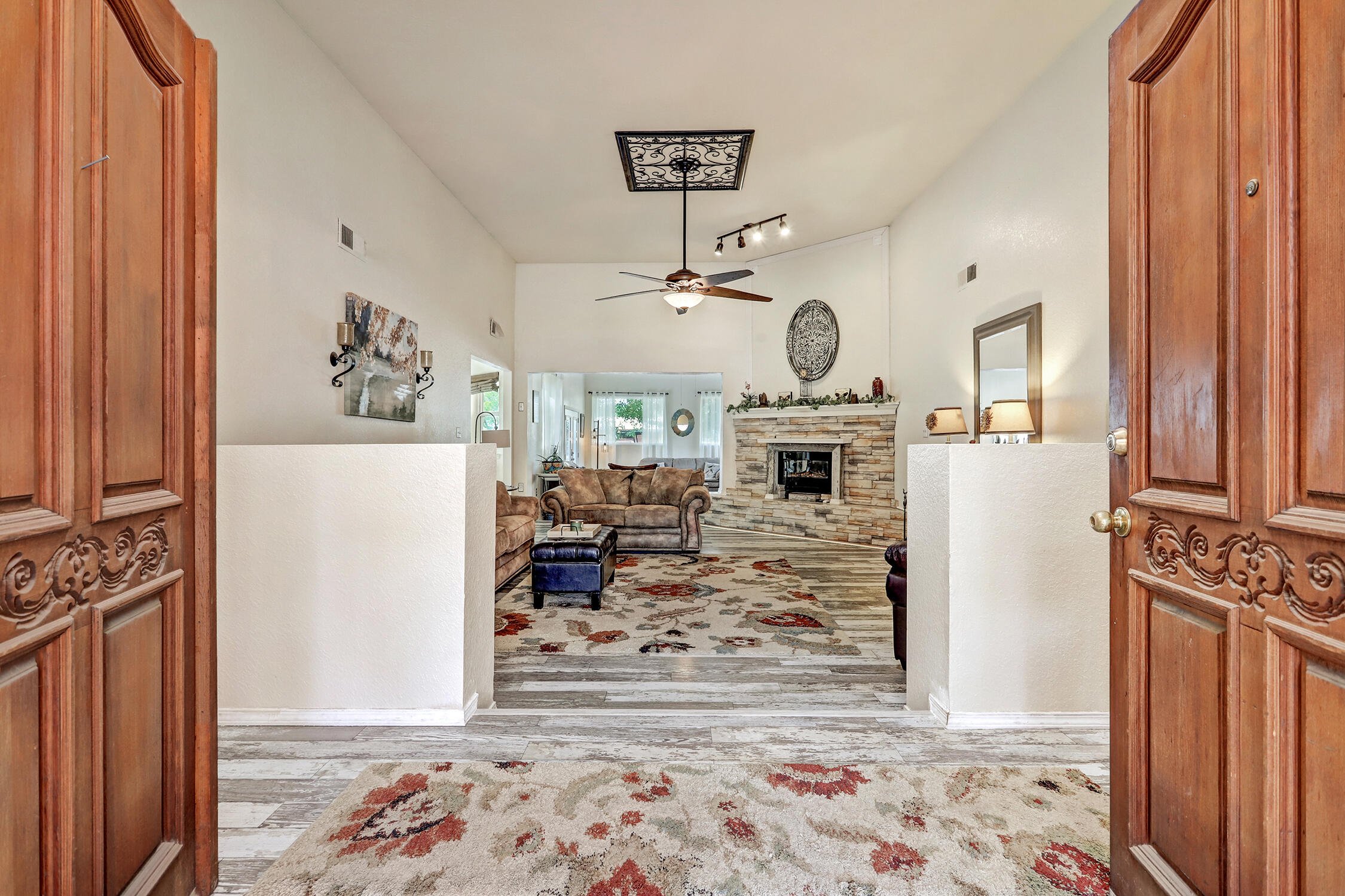 355 ESPERANZA Drive - Main Image