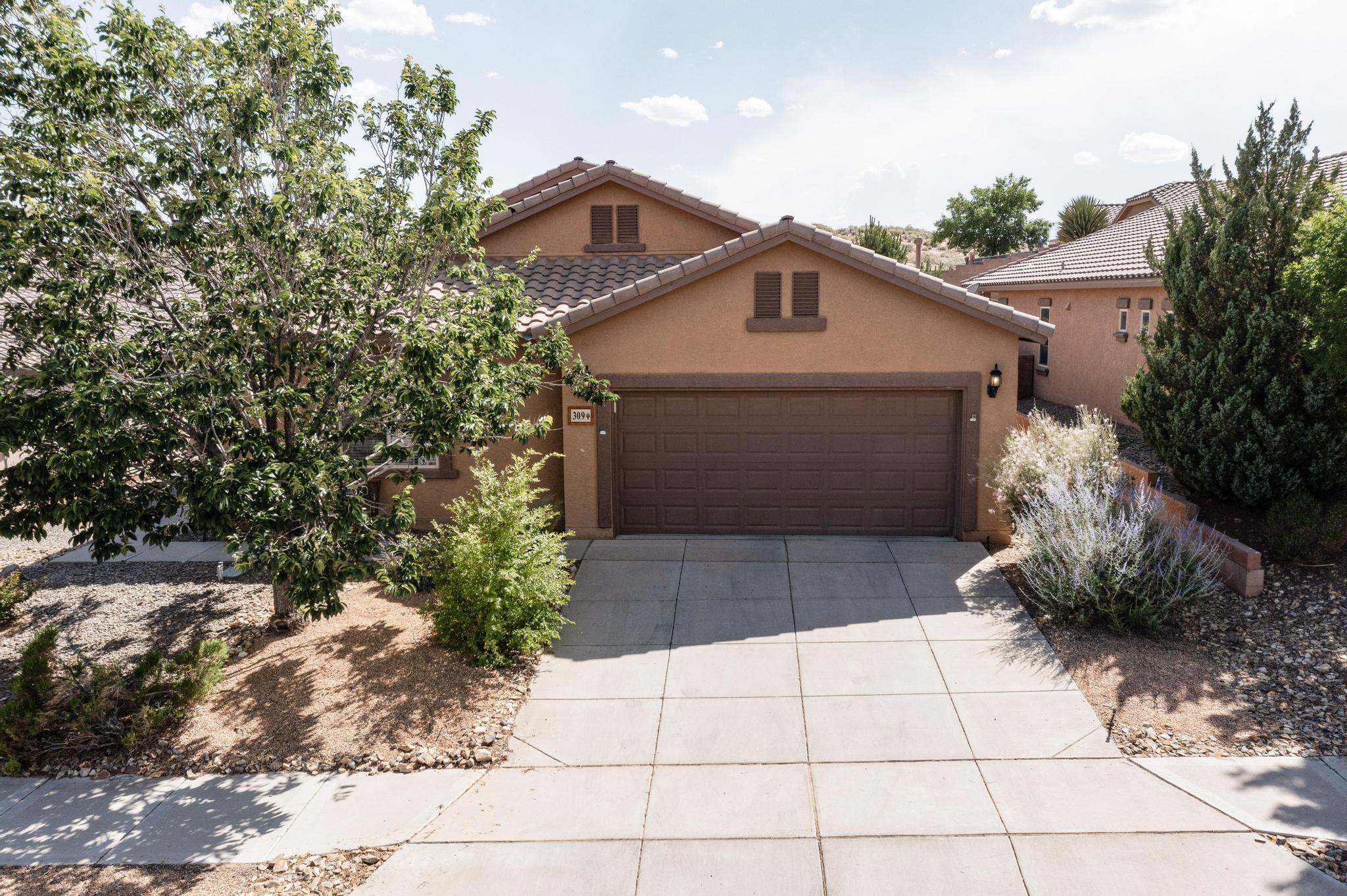 309 VALLE ALTO Drive NE - Main Image