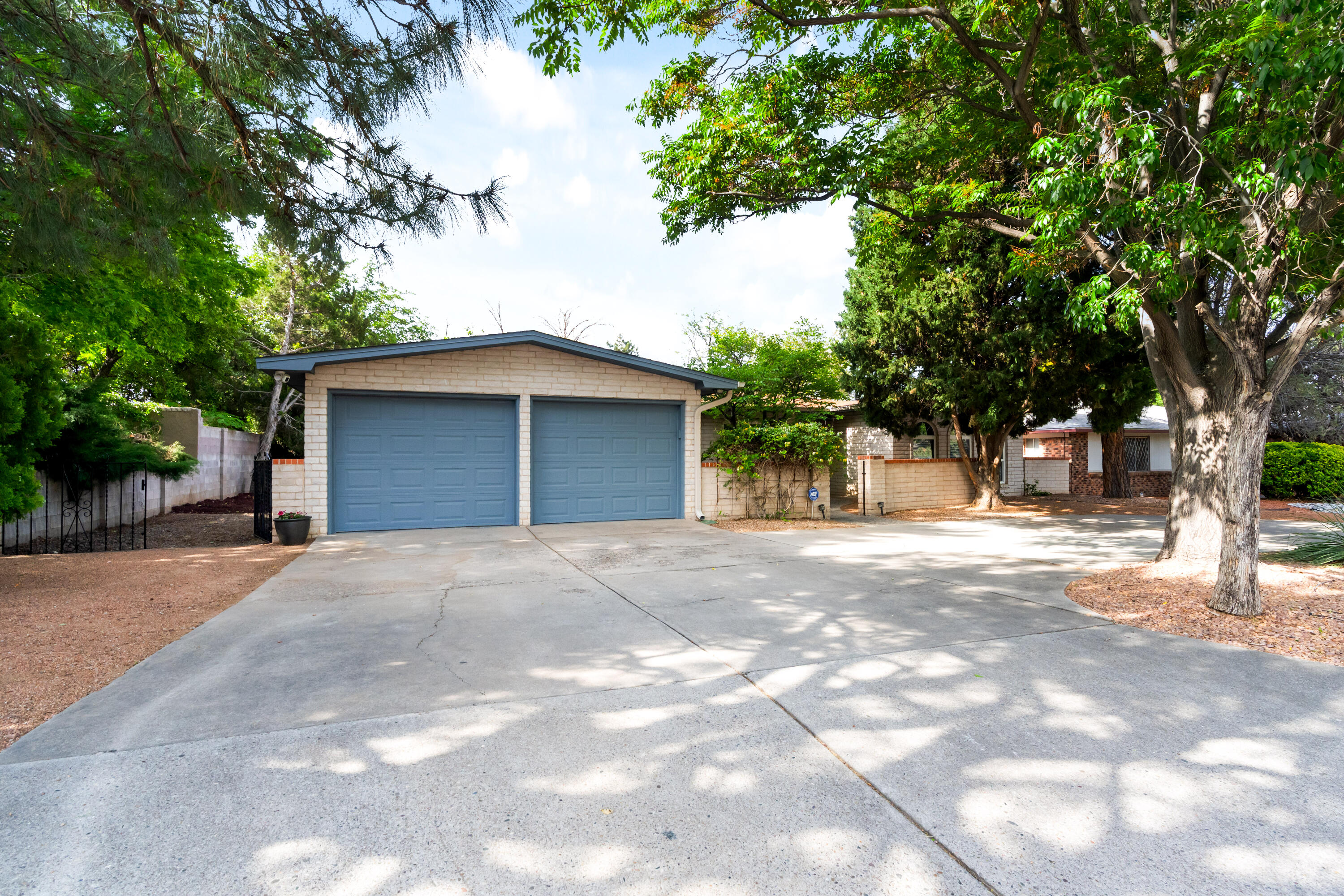 8138 AVENIDA LA PRESTINA NE - Main Image