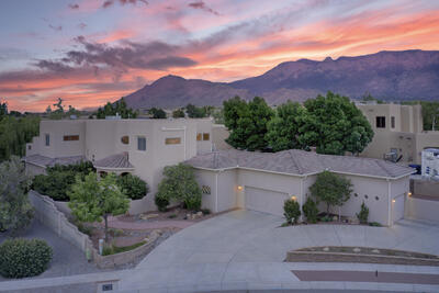 8900 OAK RIDGE Court NE, Albuquerque