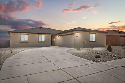 2425 DESI Loop, Belen