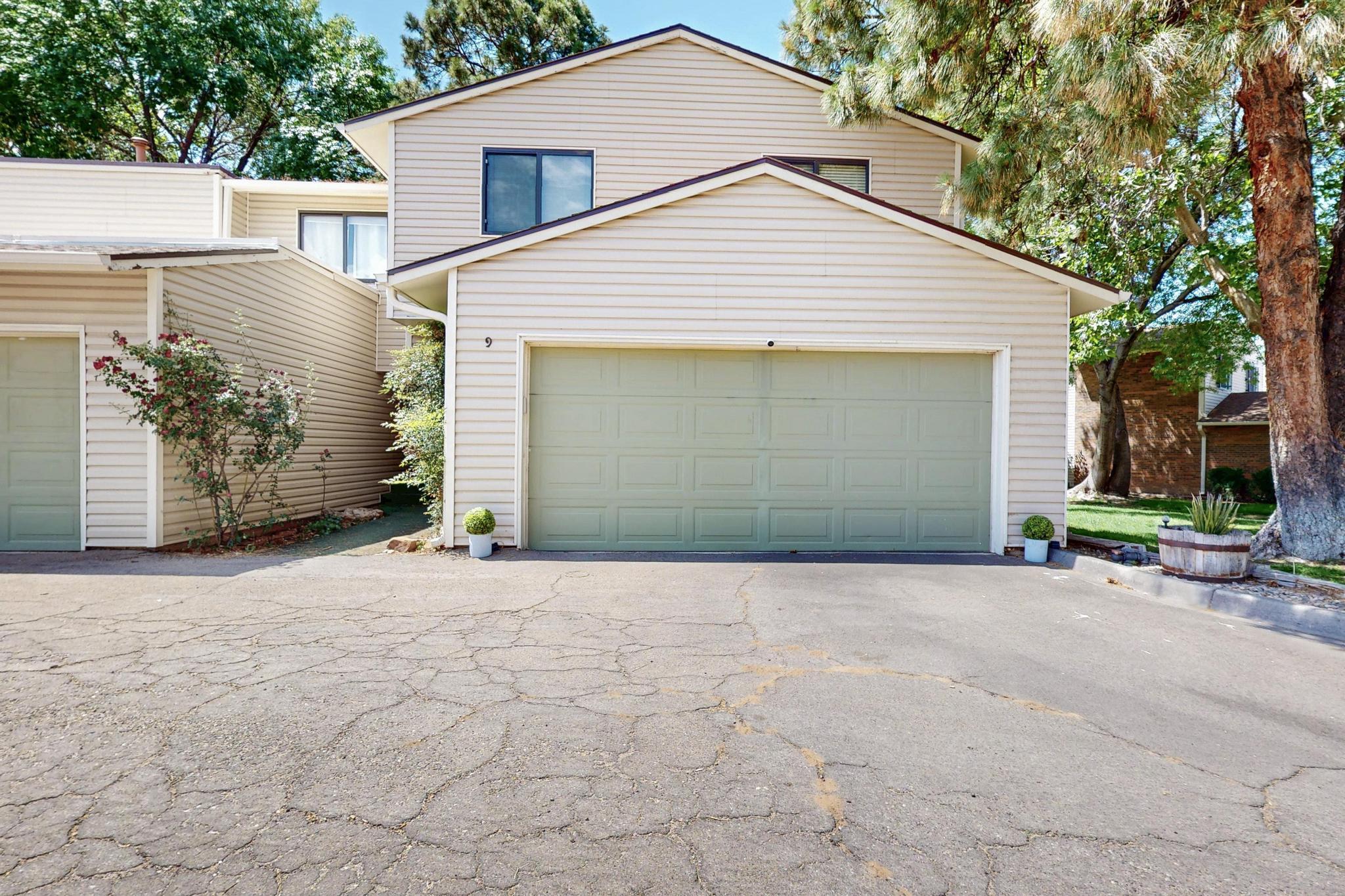 9 WESTLAKE Drive NE - Main Image