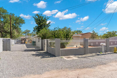 2107 VALLEY Road SW, Albuquerque 