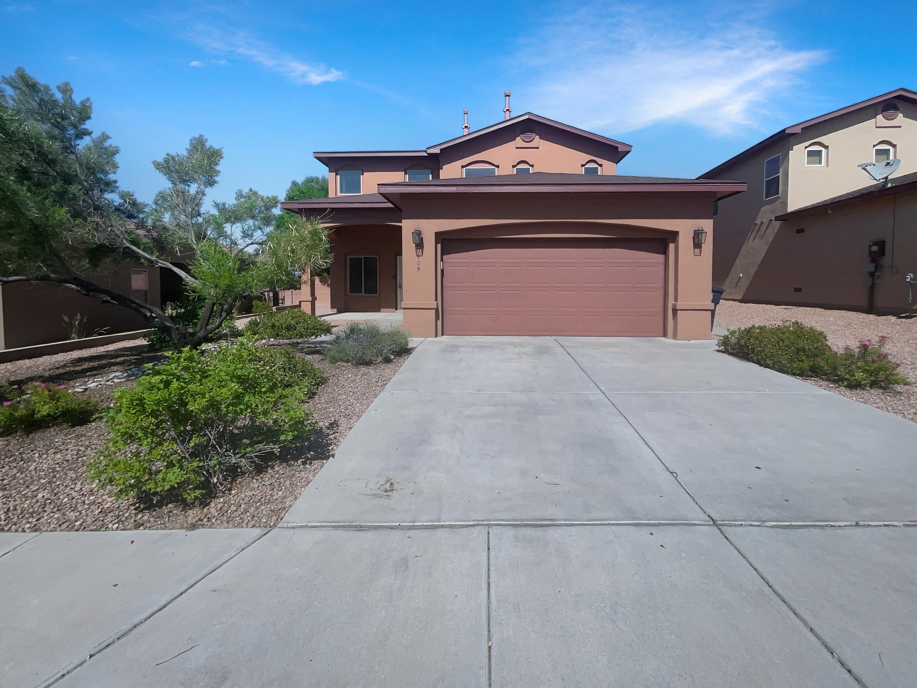10909 ESTRIBO Street NW - Main Image