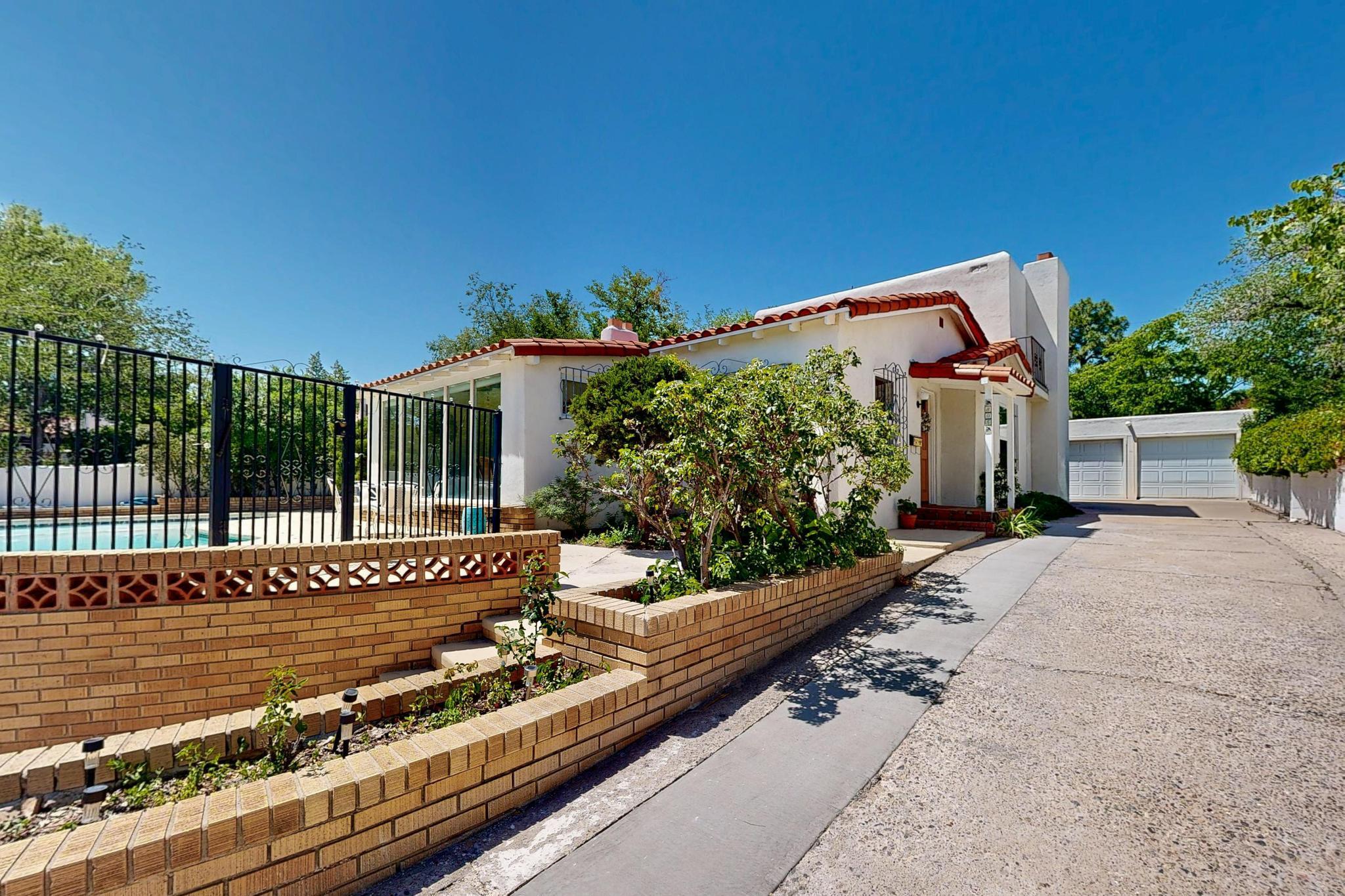 805 RIDGECREST Drive SE - Main Image