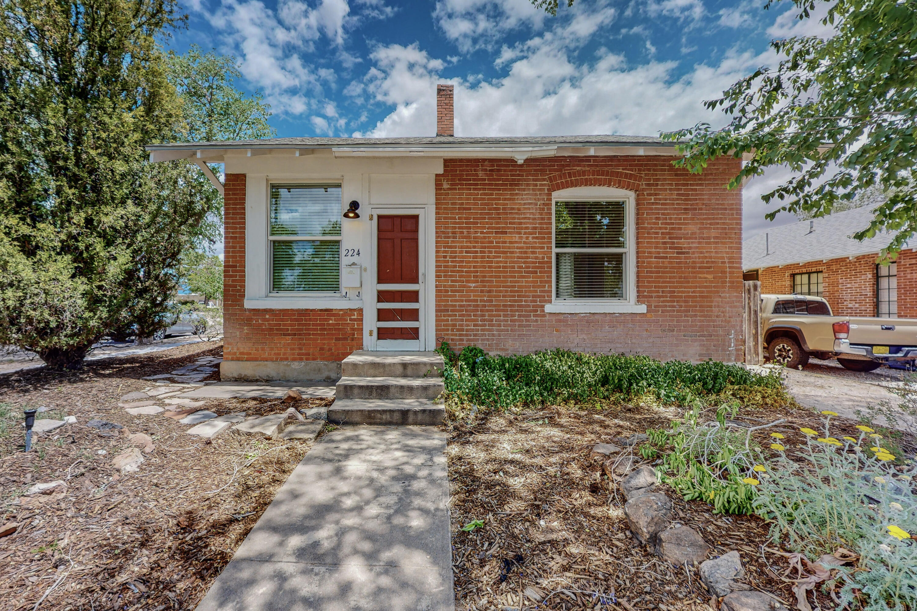 224 SYCAMORE Street NE - Main Image