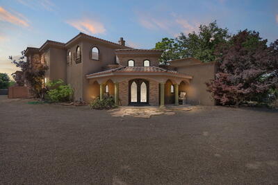 746 Chamisal Road NW, Los Ranchos