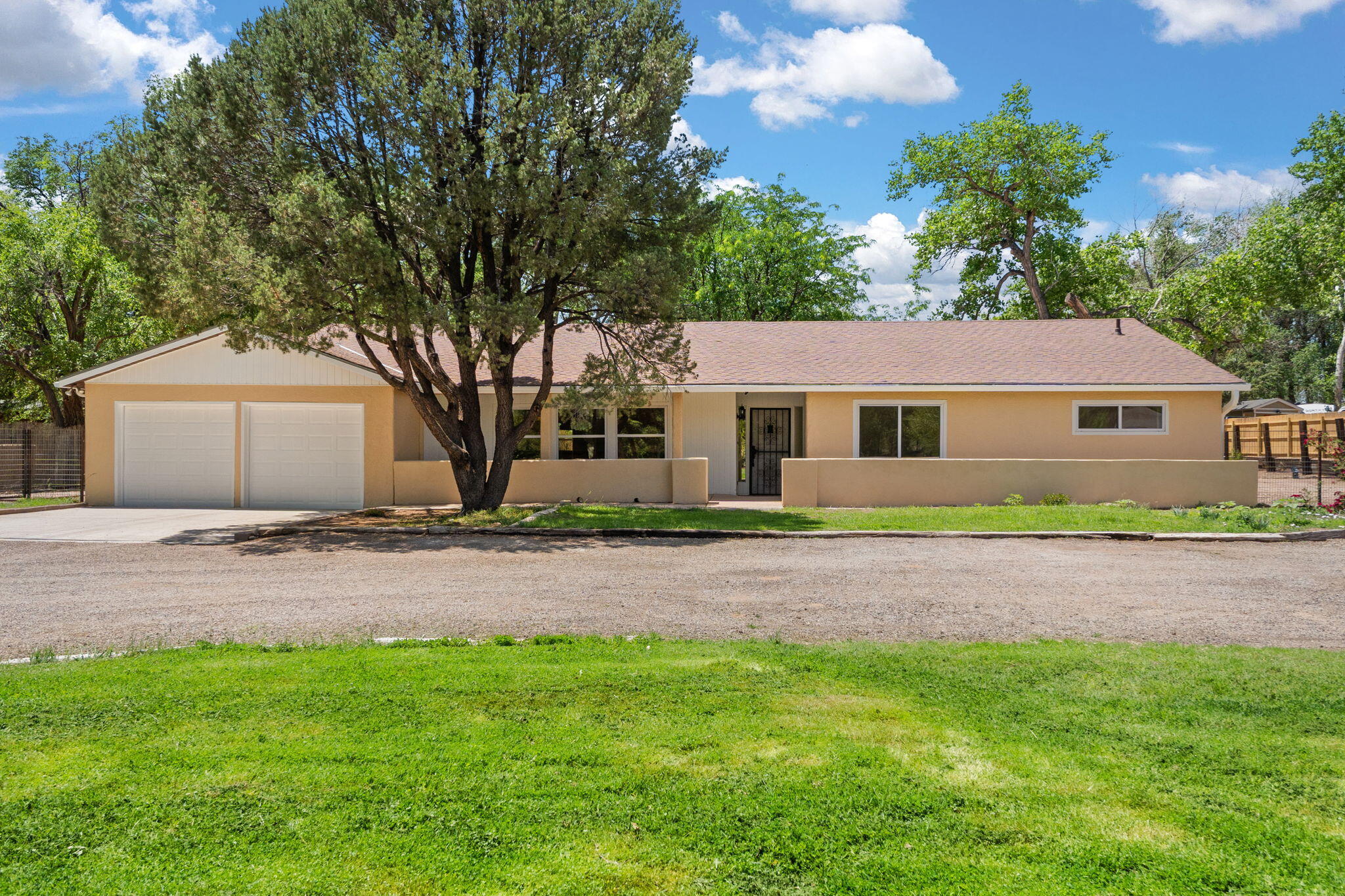 697 W MEADOWLARK Lane - Main Image