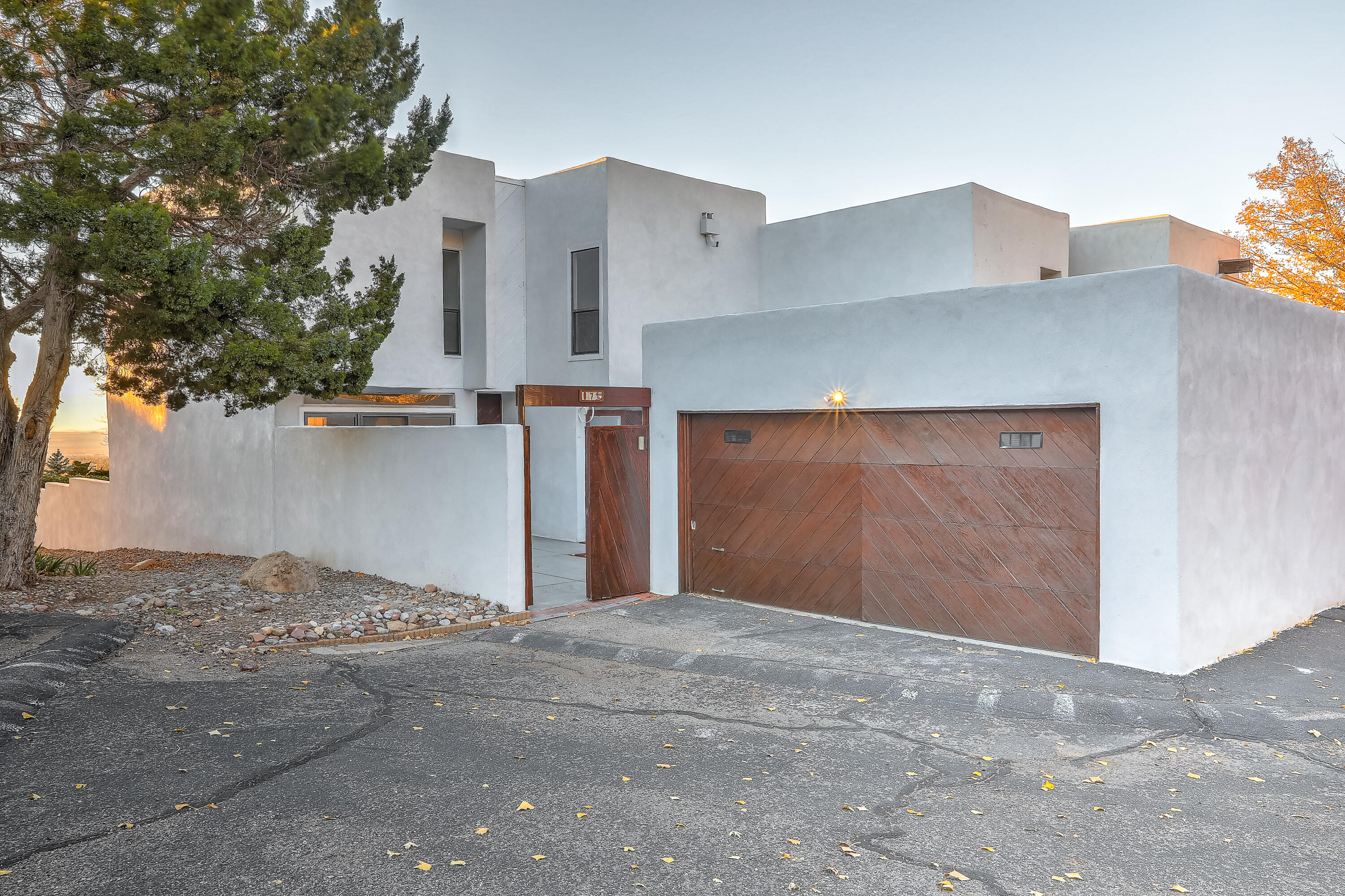 7 La Villita Court NE - Main Image