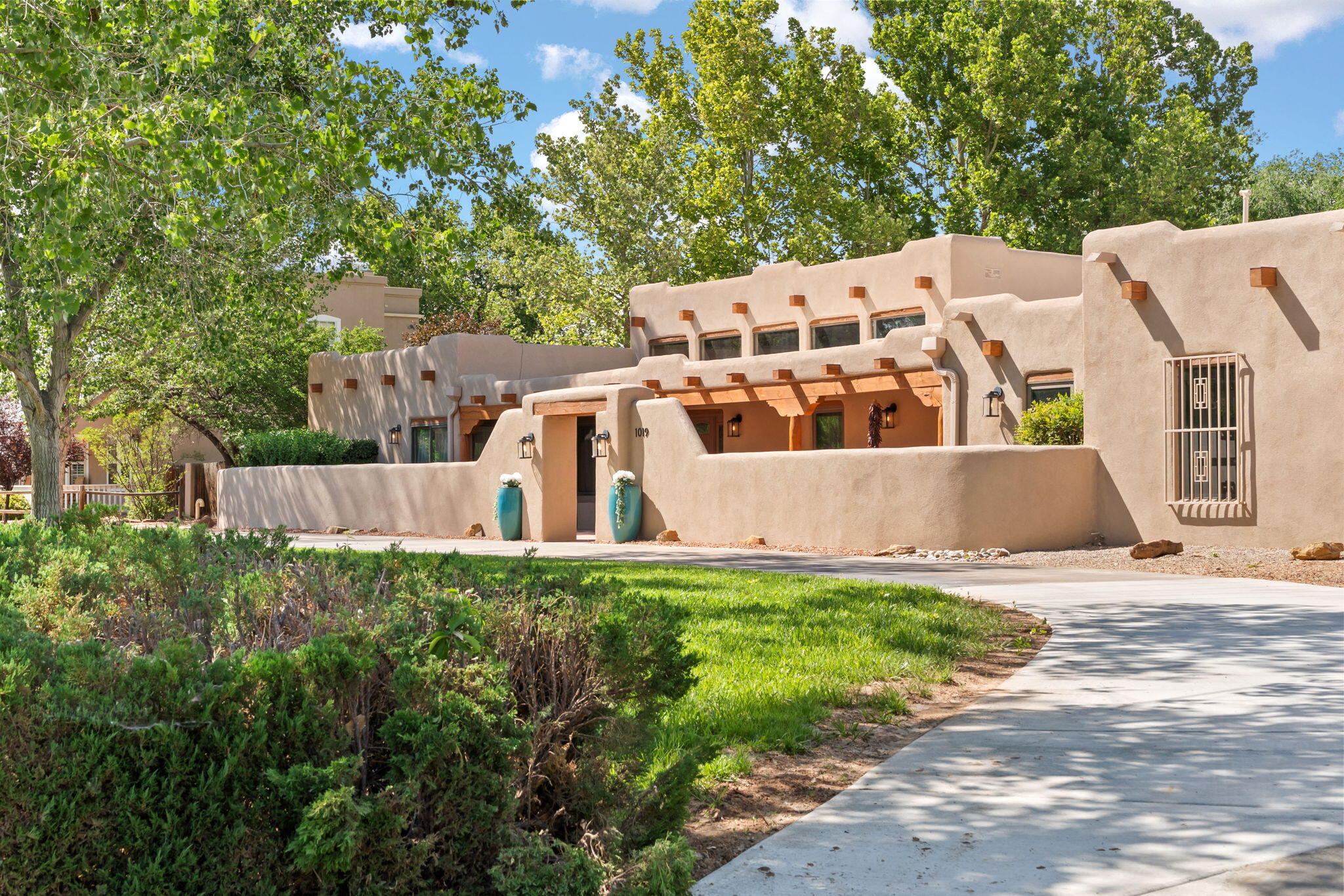 1019 CAMINO RANCHITOS Road NW - Main Image