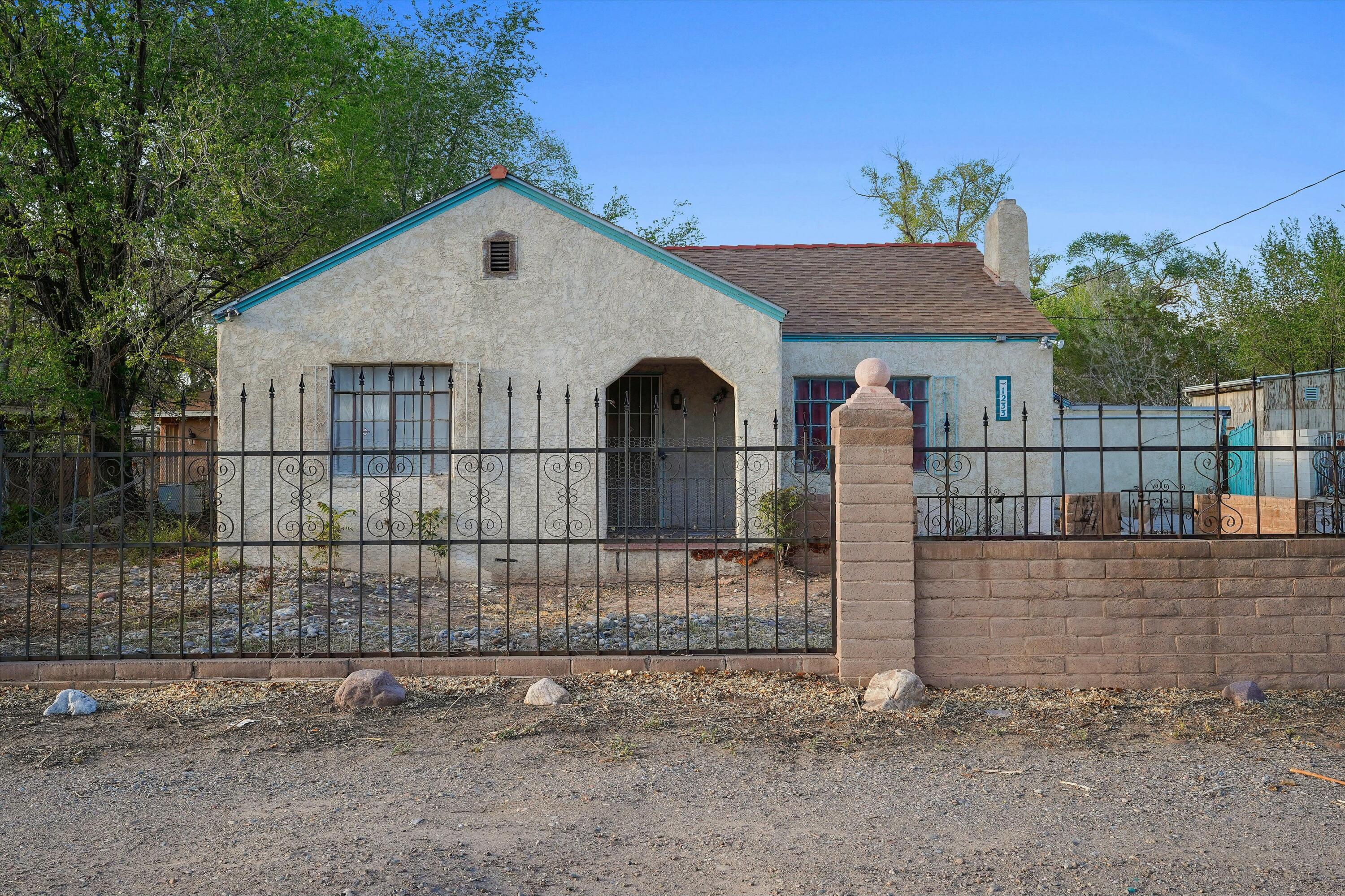 1233 Montrose Place SW - Main Image