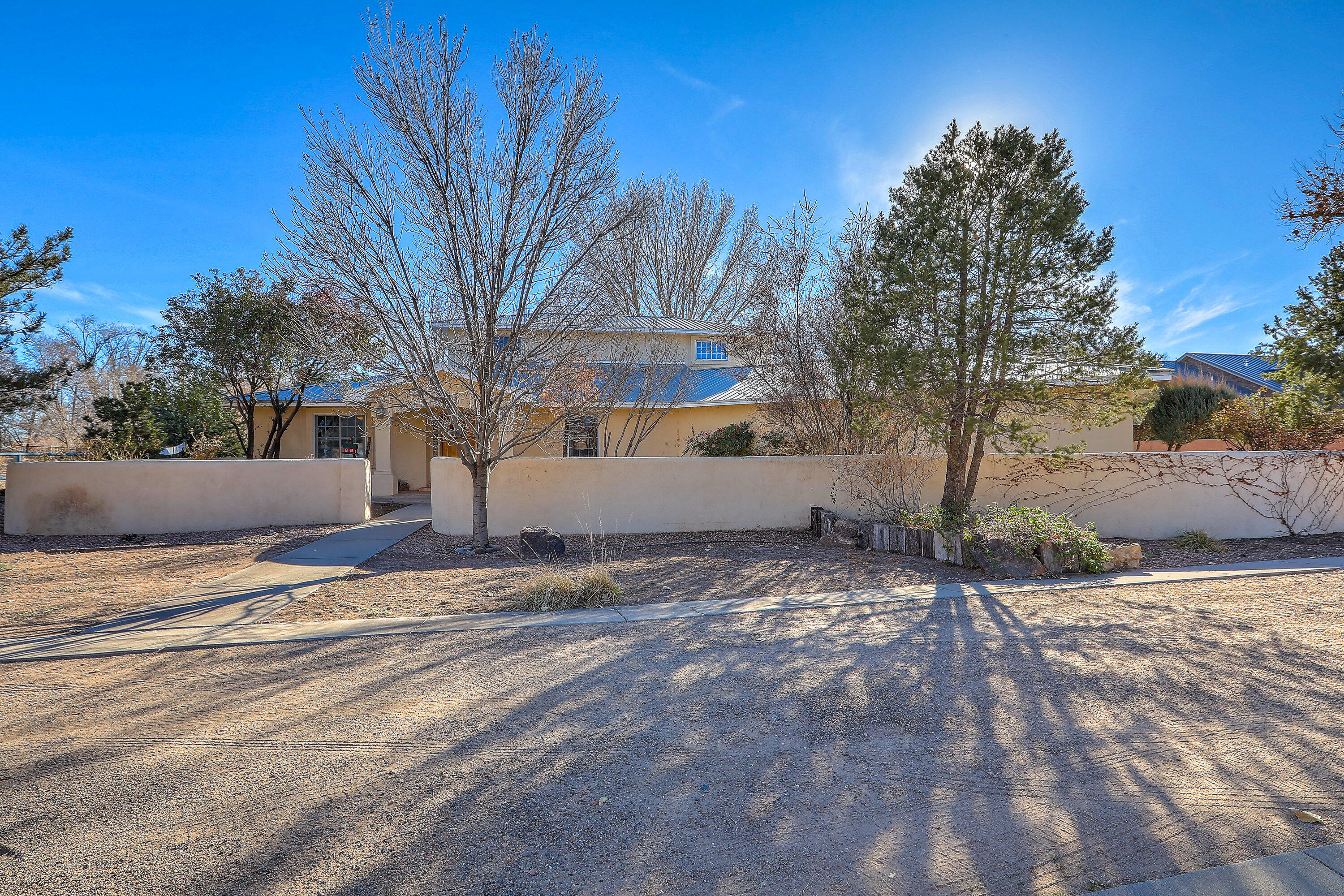 400 PASEO DEL BOSQUE NW - Main Image