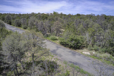 8 LOMAS Court, Edgewood 