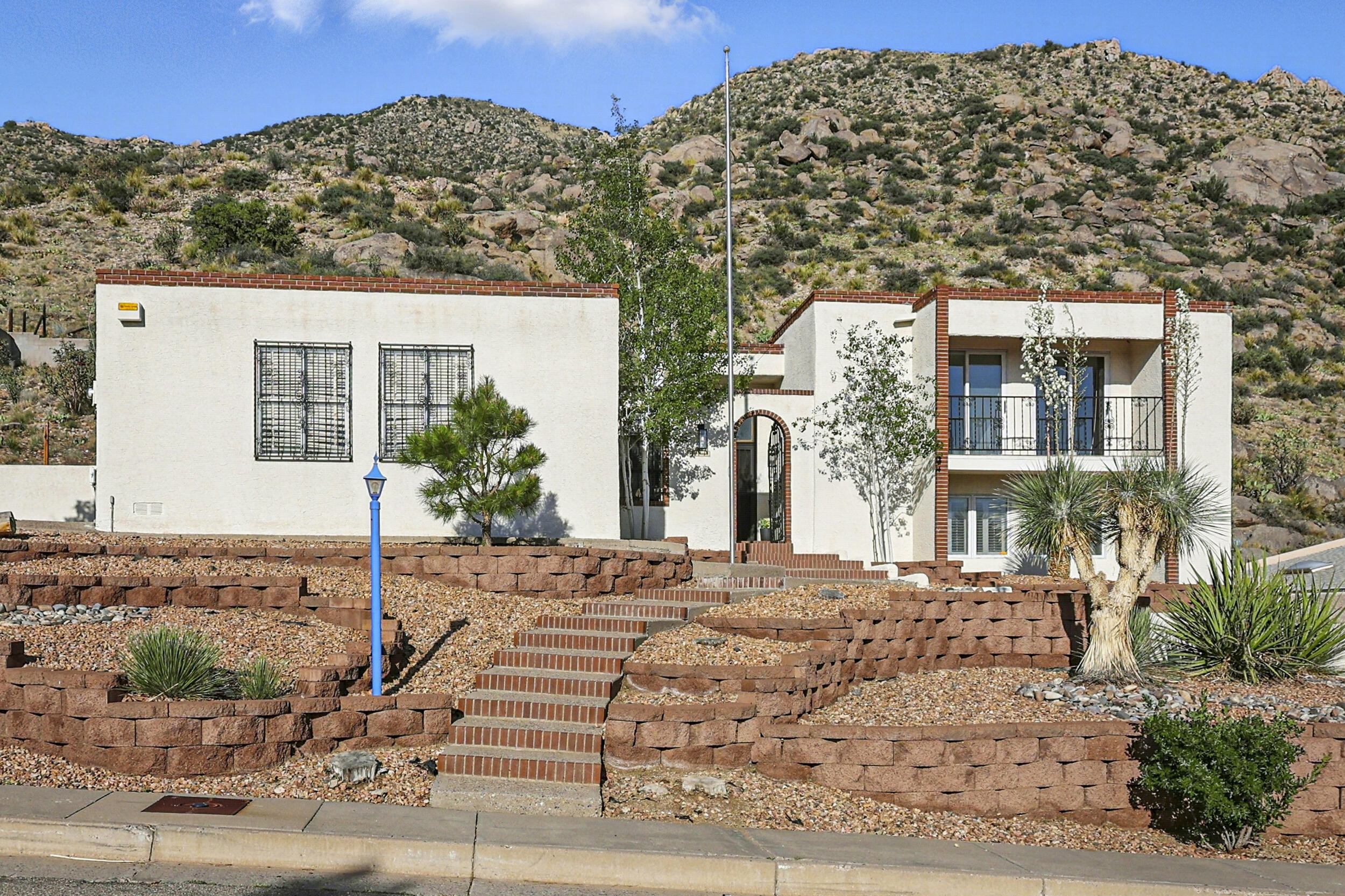 3004 Camino De La Sierra NE - Main Image