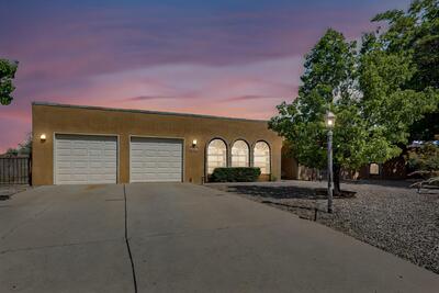 5207 RUSSELL Drive NW, Albuquerque