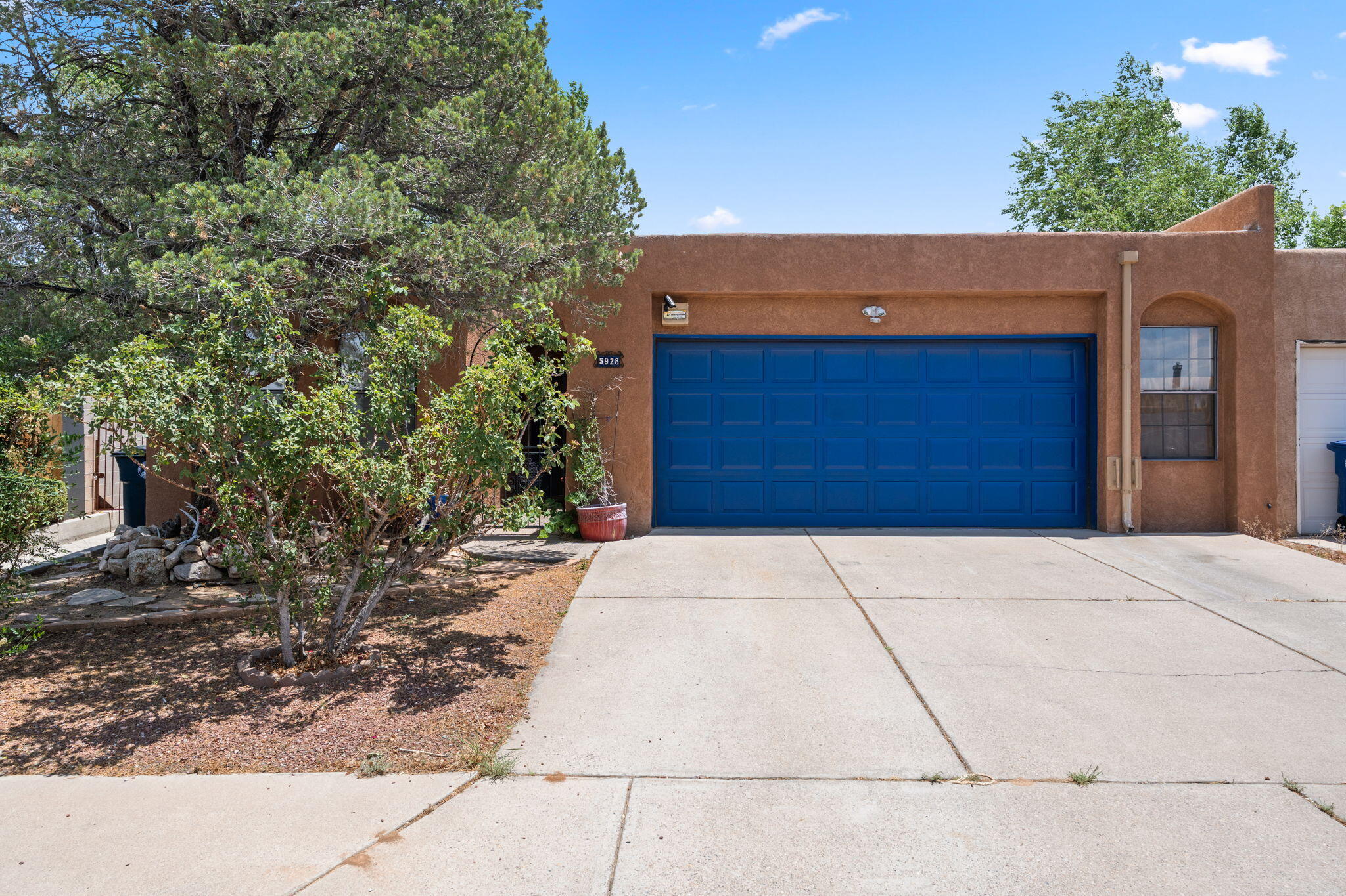 5928 KNOLLWOOD Drive NE - Main Image