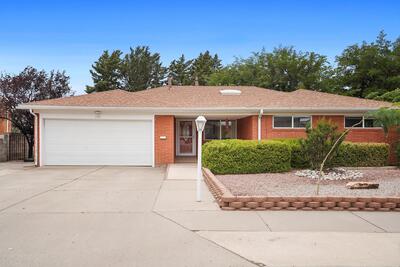11704 HOLIDAY Avenue NE, Albuquerque