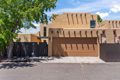 106 CALLE PLAYA DEL SOL NE, Albuquerque