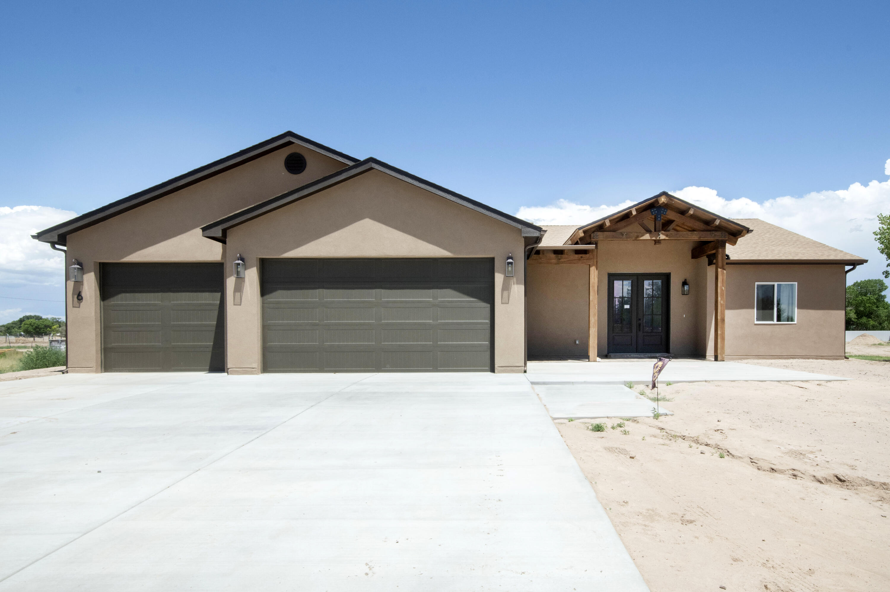 6 SERVIS FARM Road - Main Image
