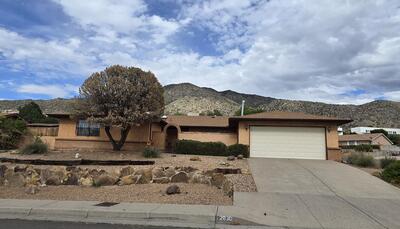 2830 CASA DEL NORTE Drive NE, Albuquerque