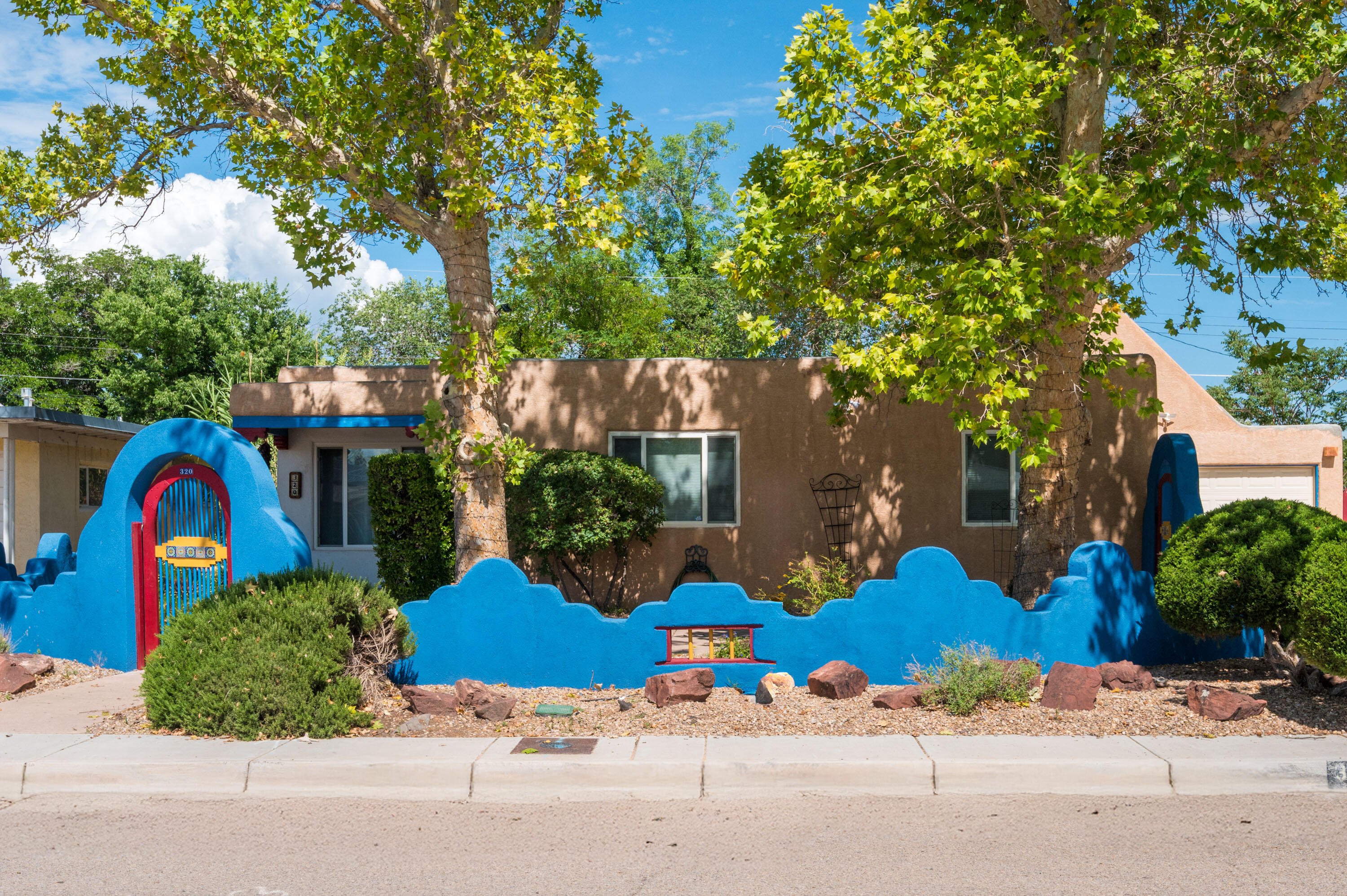 320 CHULA VISTA Place NE - Main Image