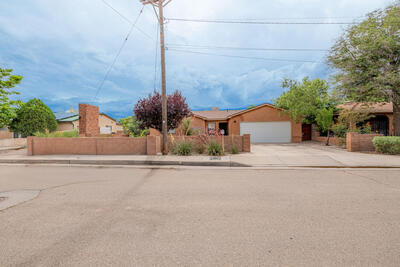 325 46TH Street NW, Albuquerque