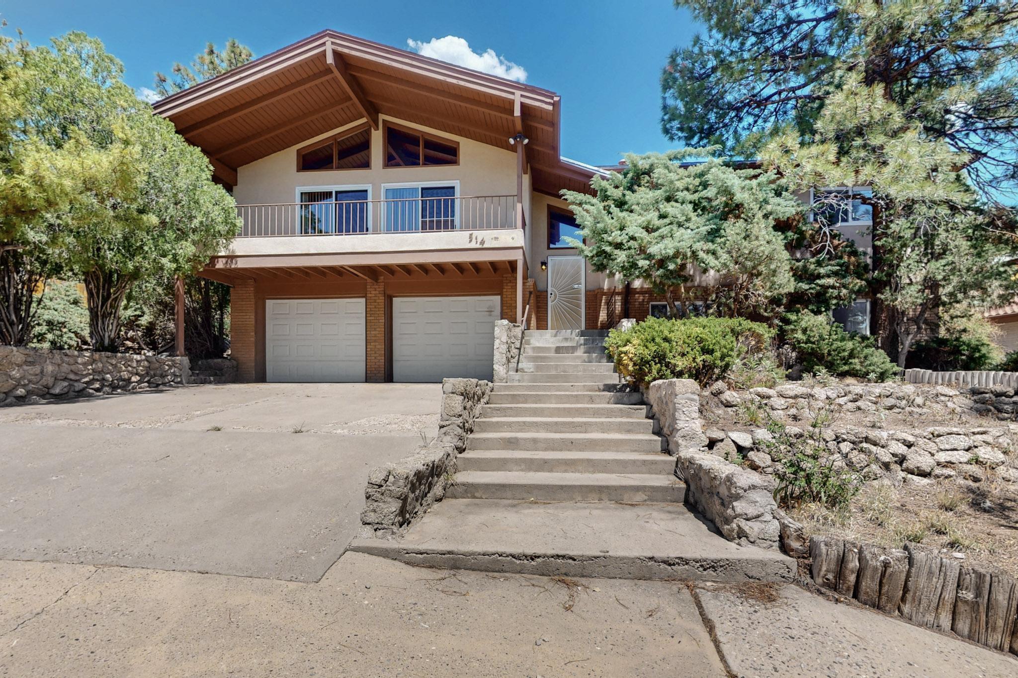 514 OAKWOOD Place NE - Main Image