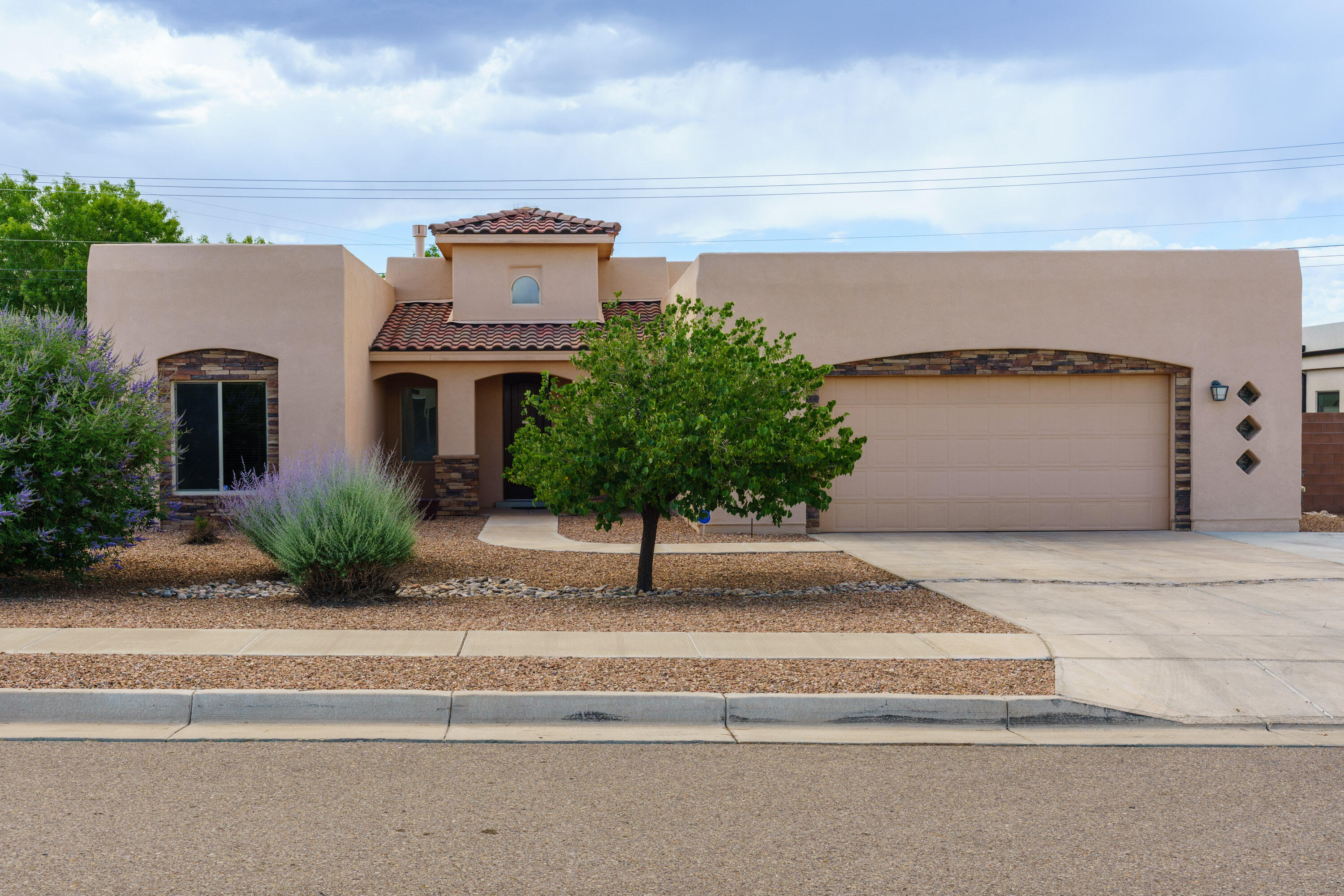 8020 VICTORIA Drive NW - Main Image