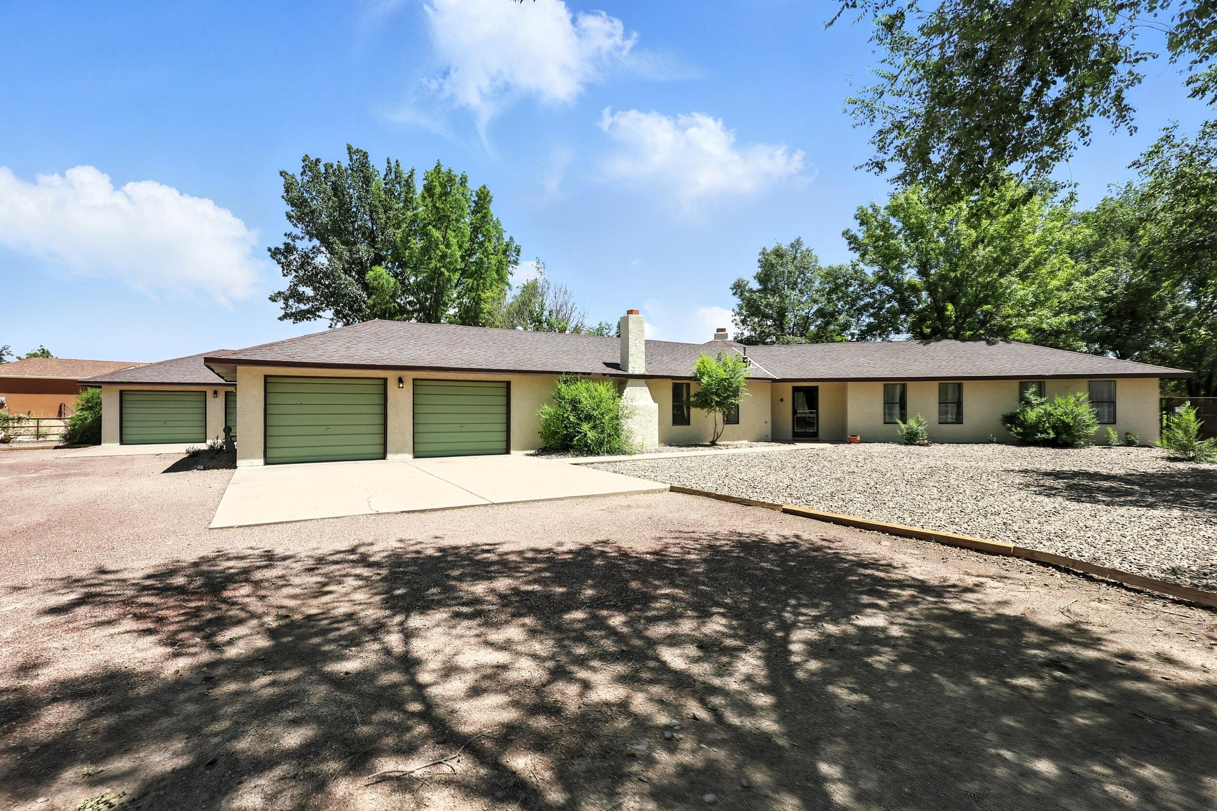 6 SHADY Lane - Main Image