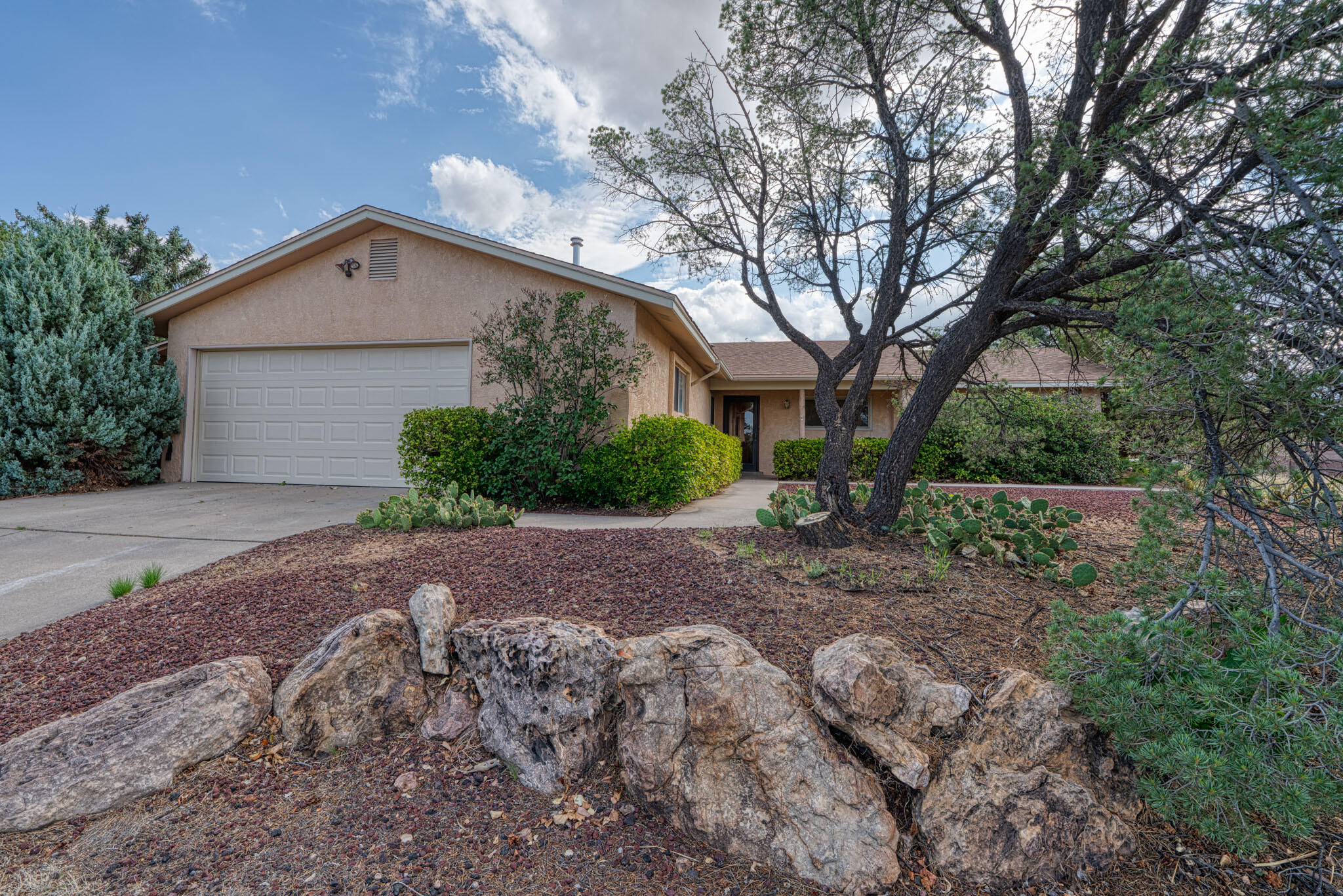 9201 ACADEMY HILLS Drive NE - Main Image