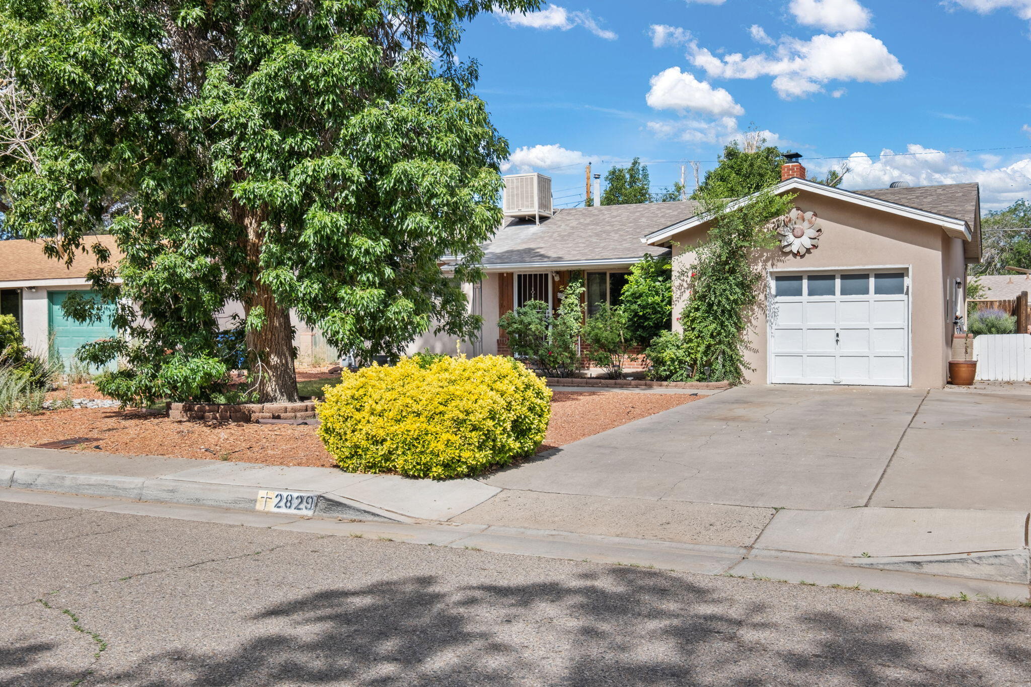 2829 PALOMAS Drive NE - Main Image