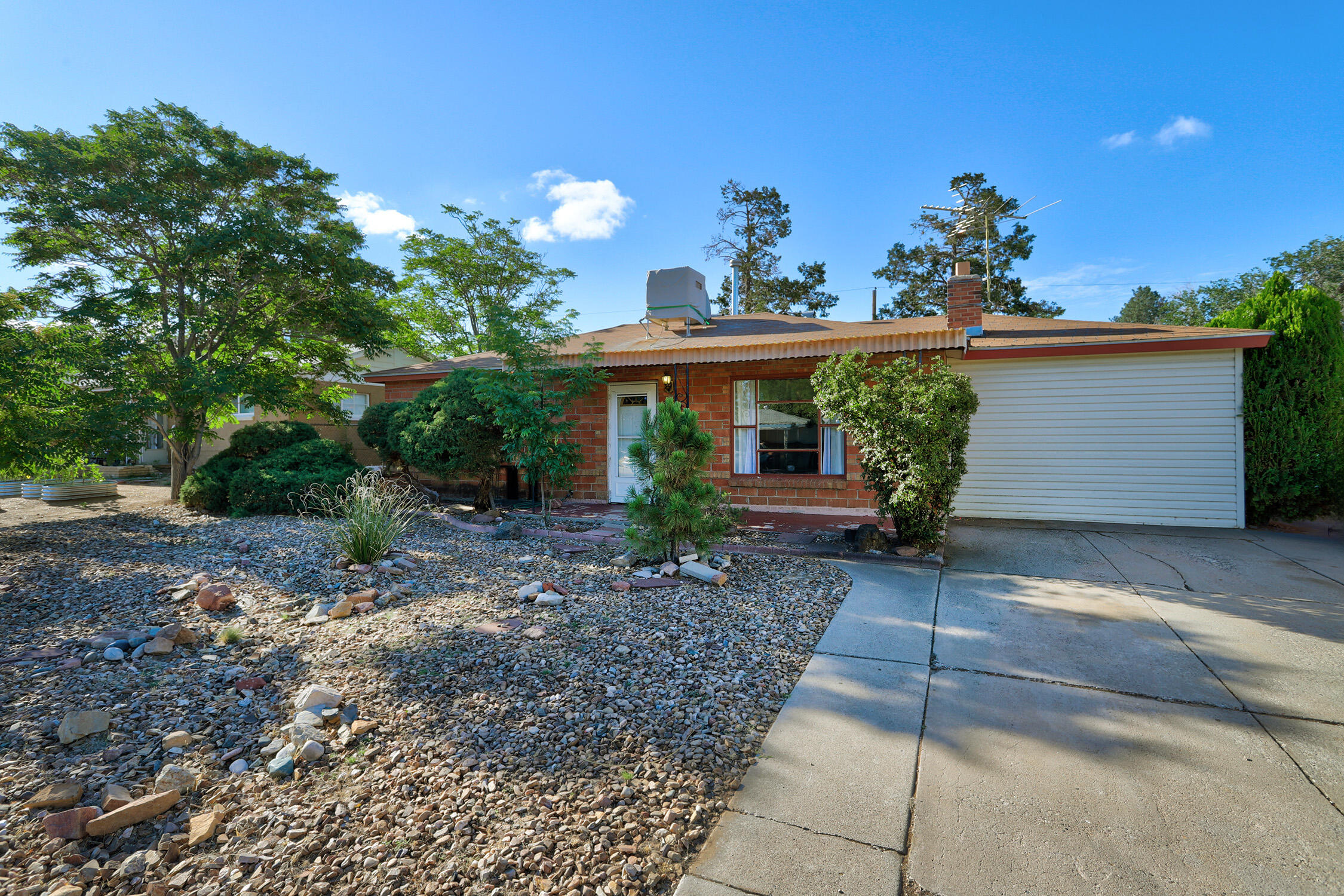 9418 CORDOVA Avenue NE - Main Image