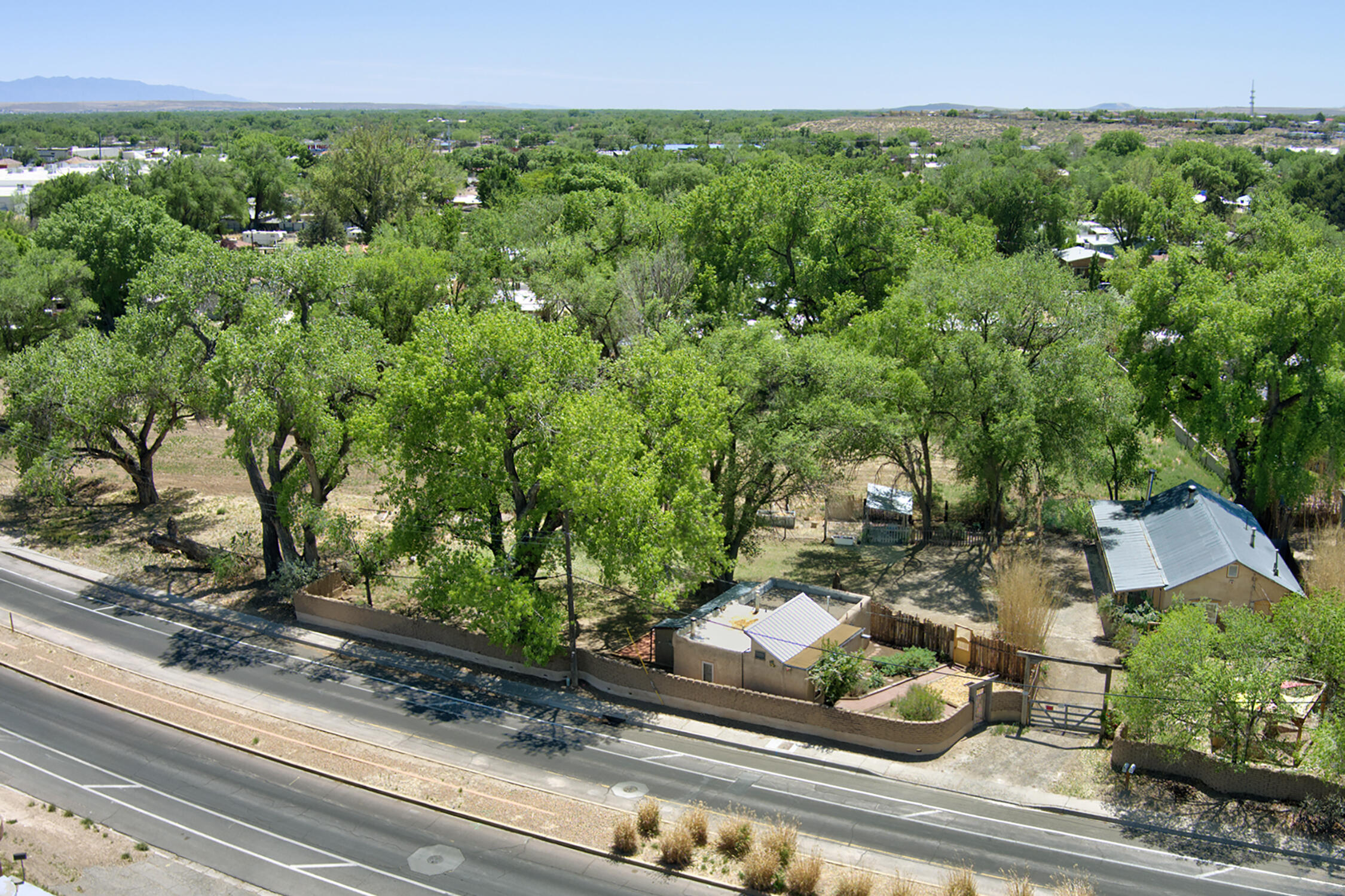 545 Atrisco Drive NW - Main Image