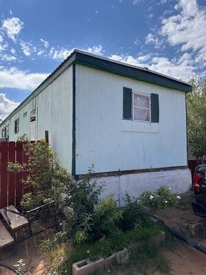 64 Comanche Lane, Los Lunas