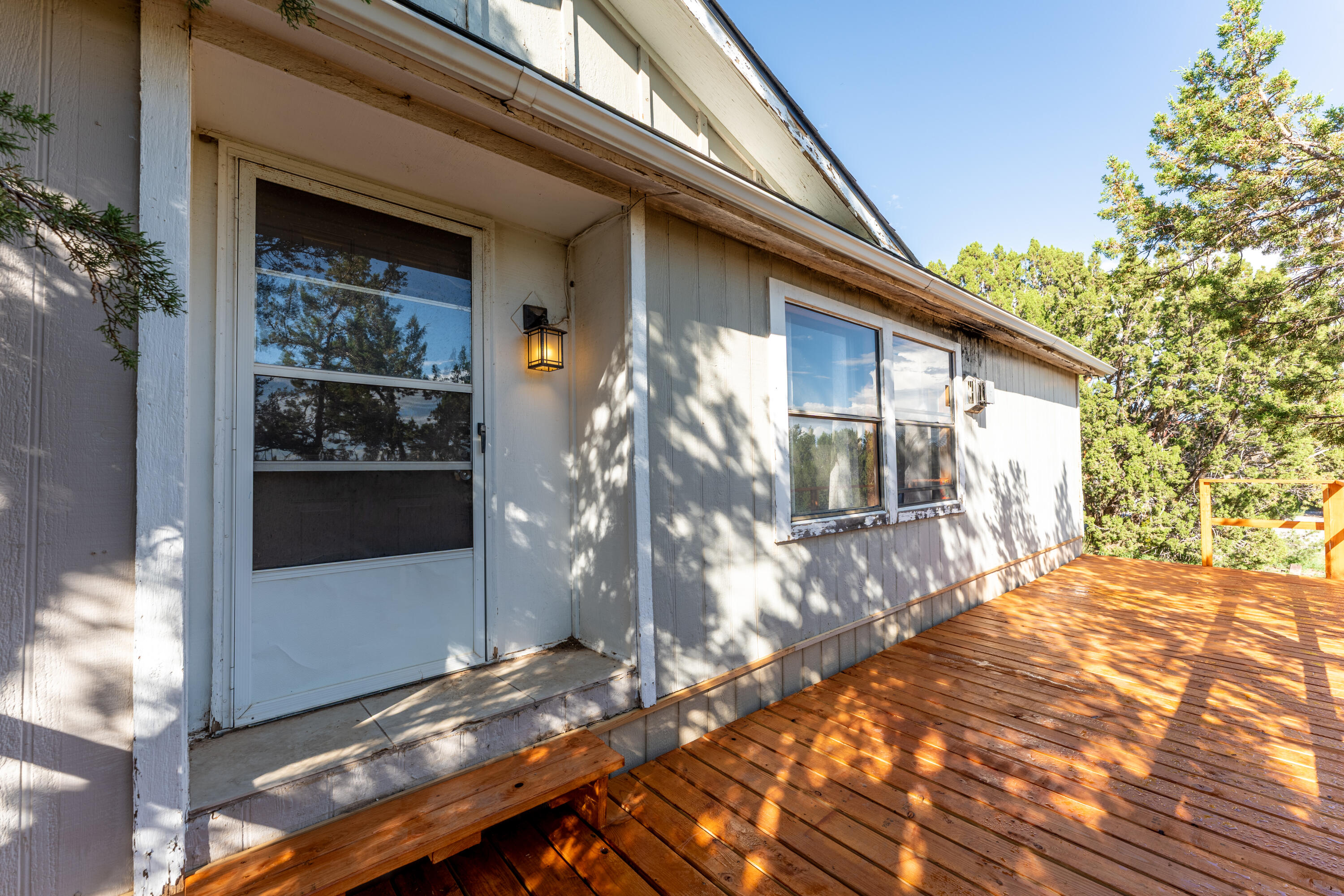 28 SKYLINE Drive - Main Image