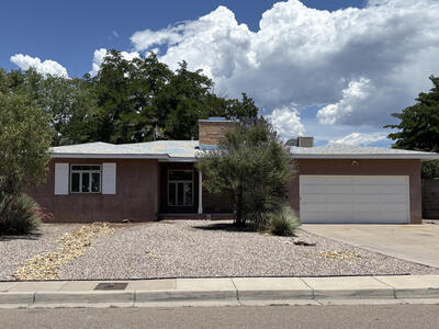922 AVENIDA DEL SOL NE, Albuquerque