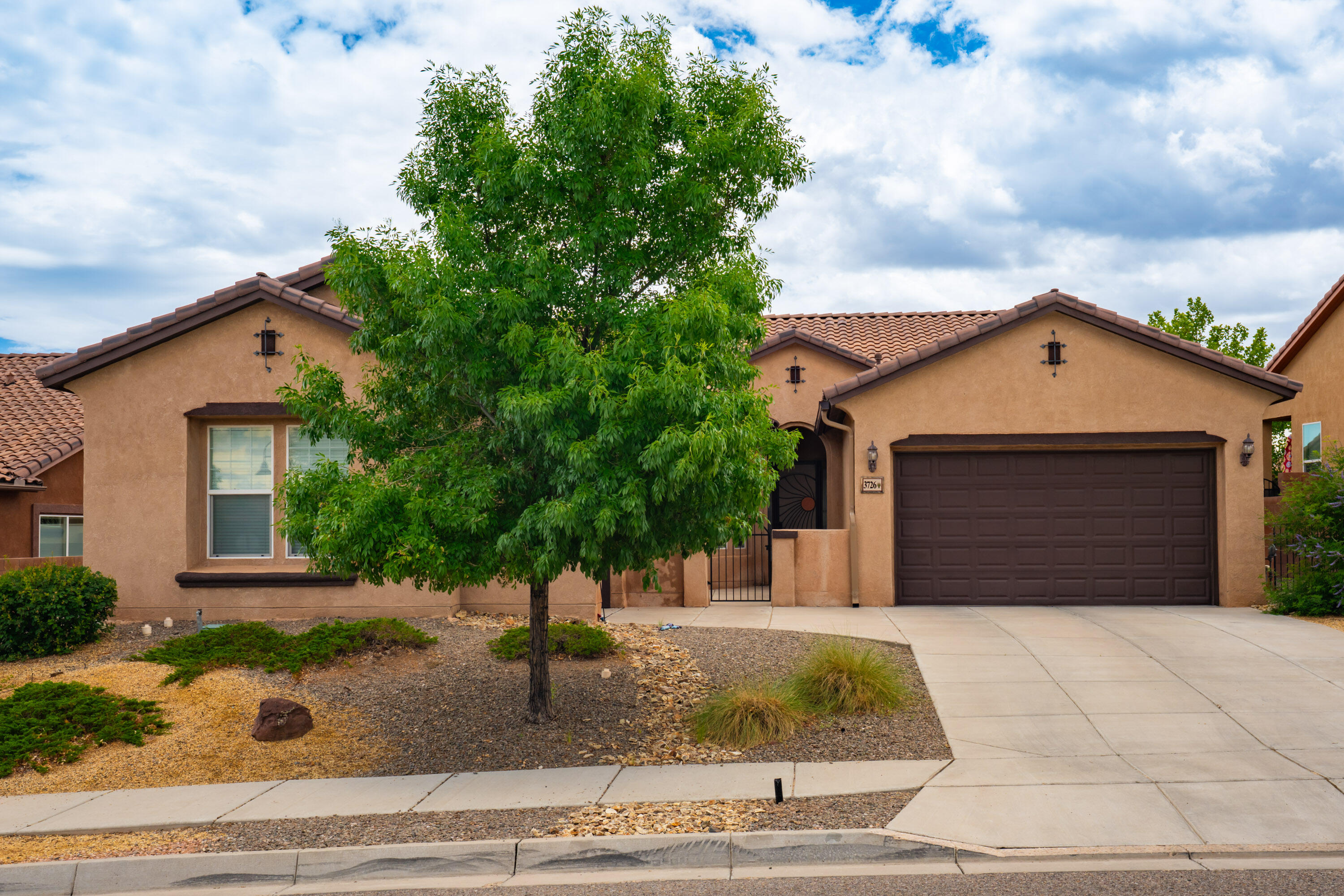 3726 LINDA VISTA Avenue NE - Main Image