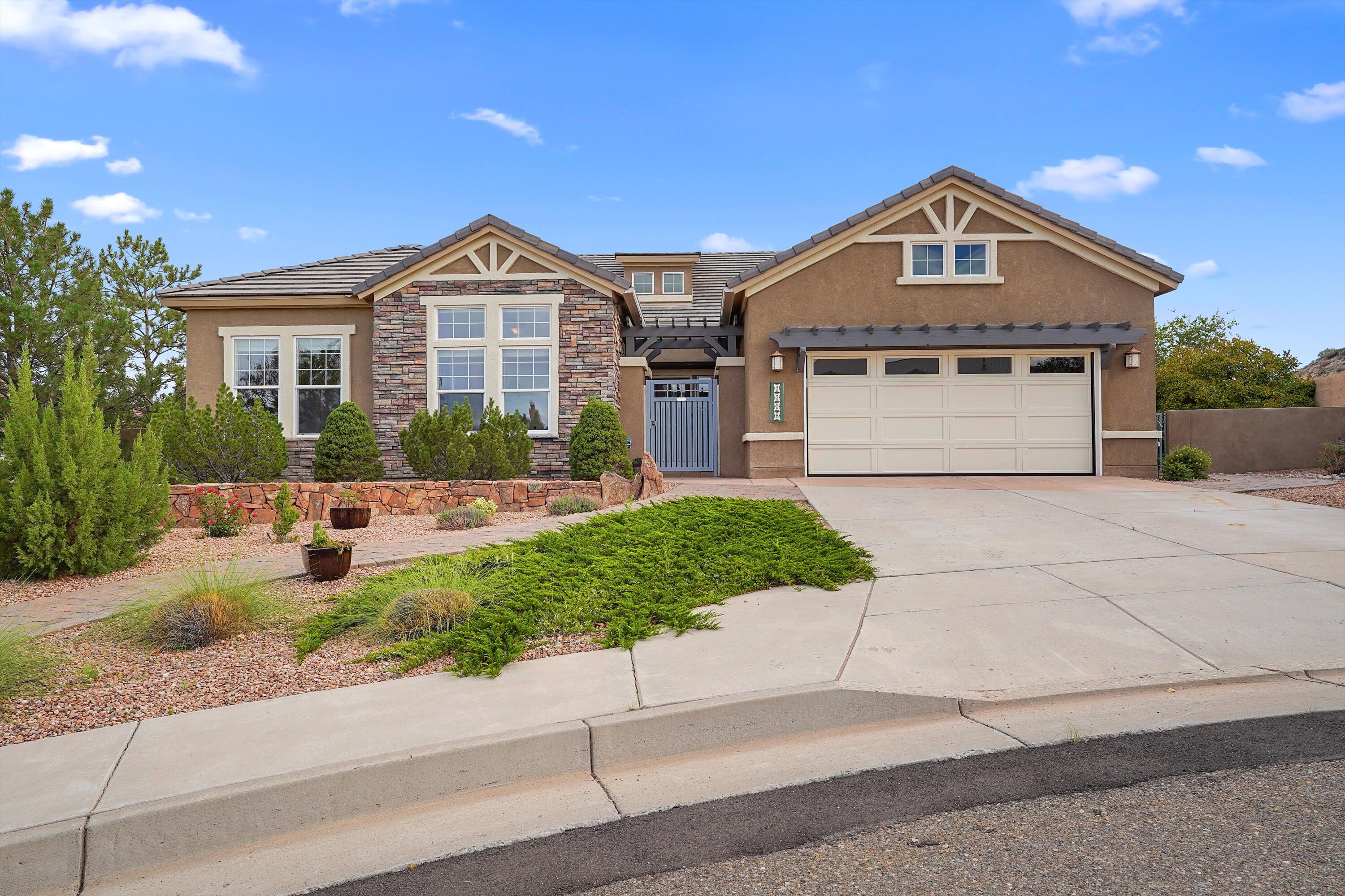 2308 Desert View Road NE - Main Image