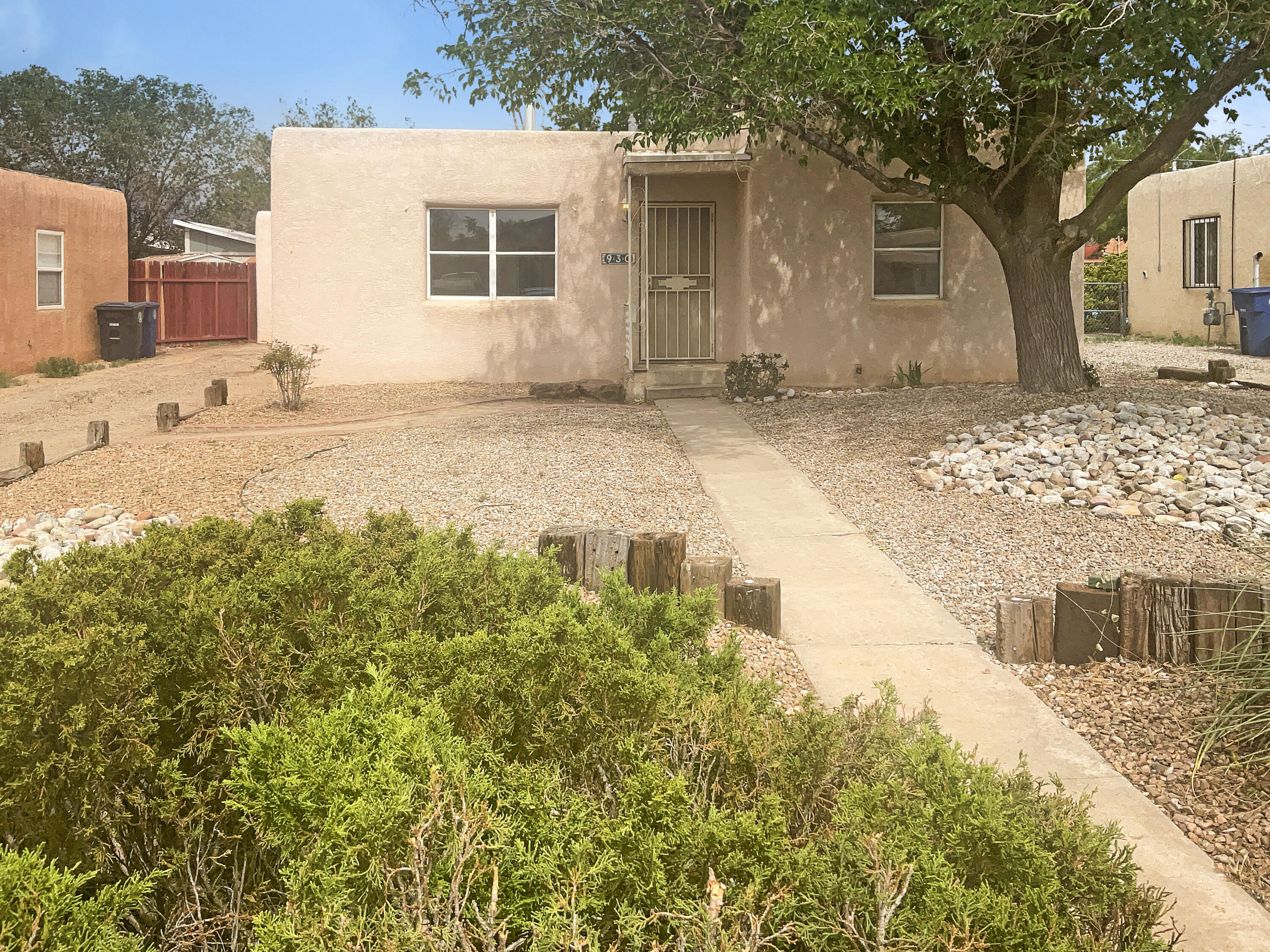 930 MADEIRA Drive SE - Main Image