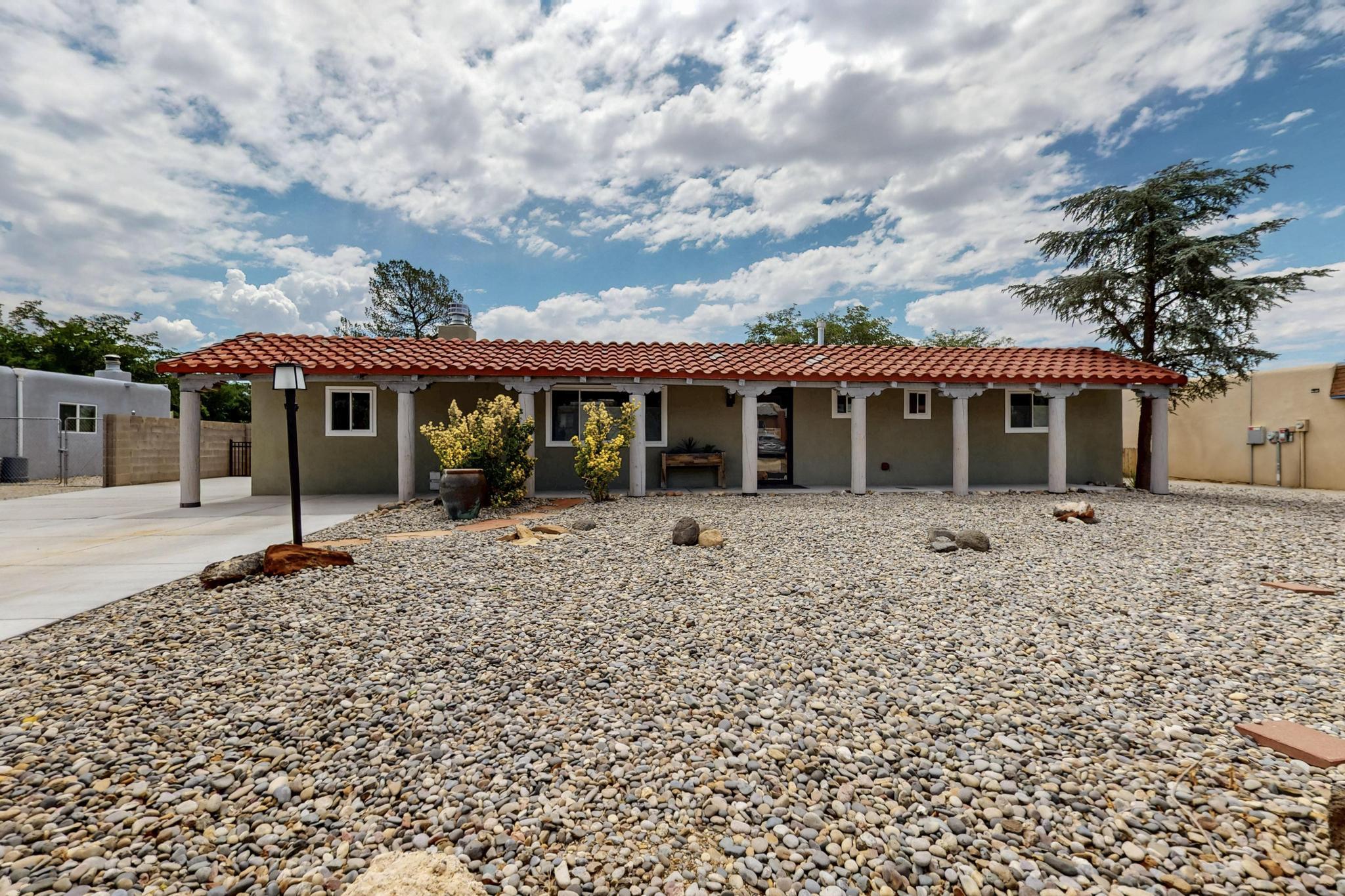 804 LA CASA DE PRASA Drive SE - Main Image