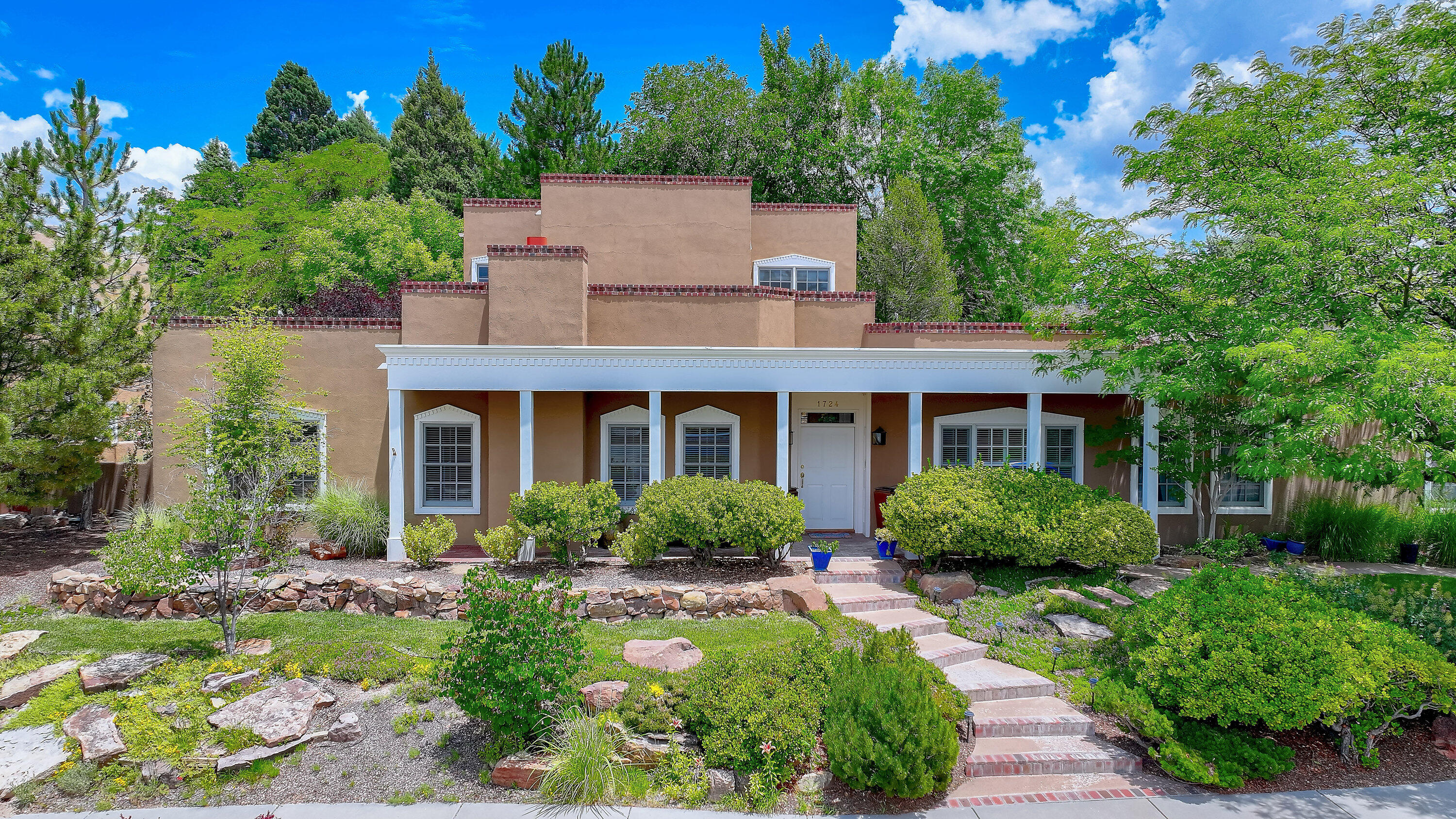1724 AVENIDA ALTURAS NE - Main Image