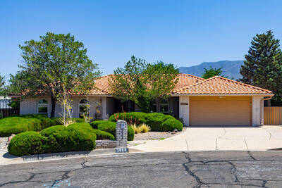5900 LOS HERMANOS Court NE, Albuquerque