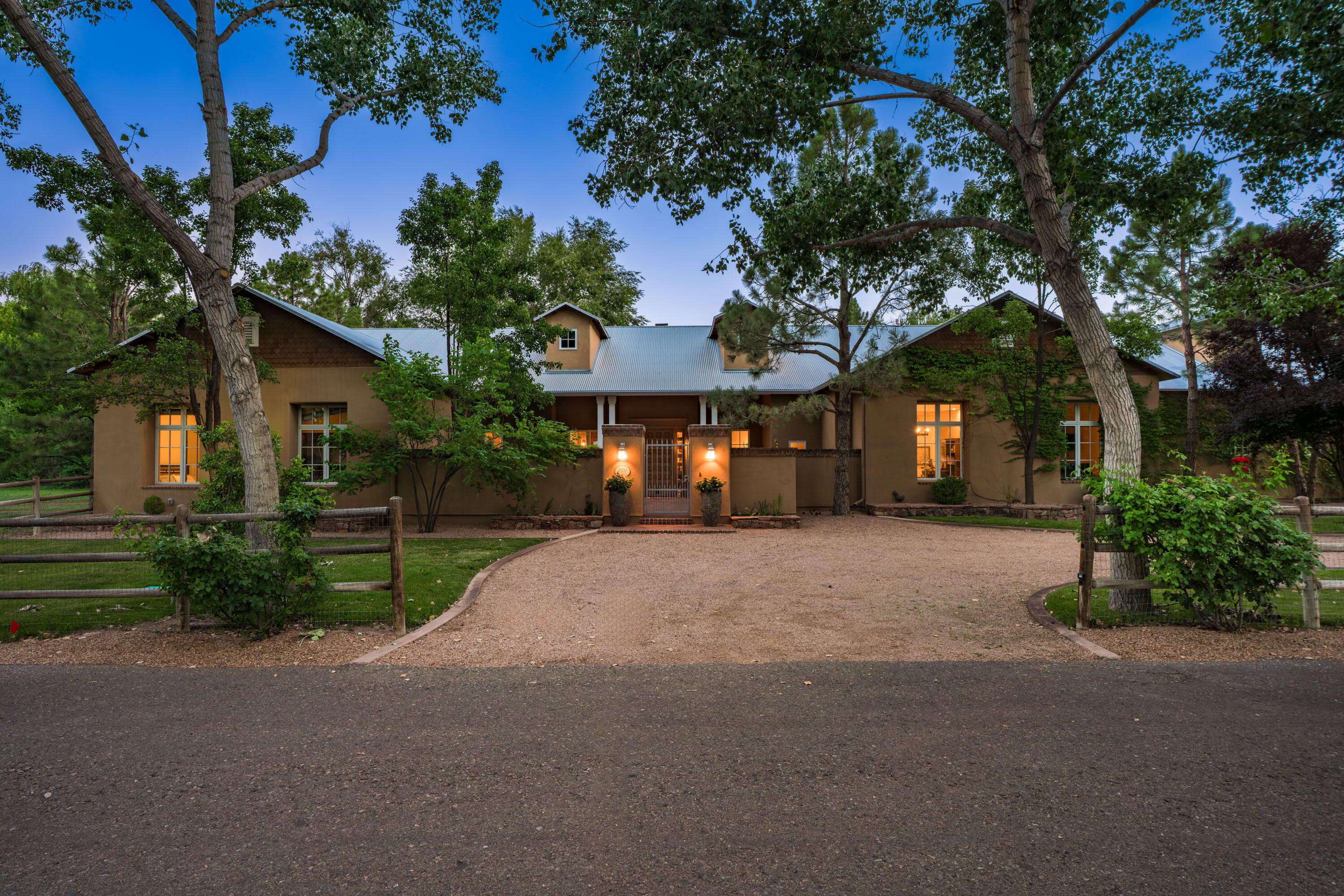 970 BONITA ROSAS - Main Image