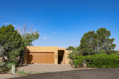 727-18 Tramway Lane NE, Albuquerque 